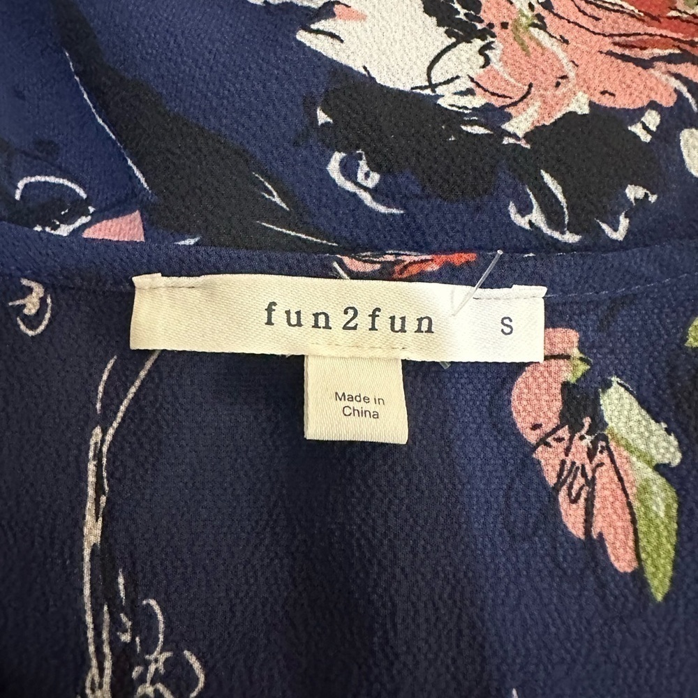 Fun2Fun Navy Blue Floral V Neck Blouse Small - Picture 4 of 6